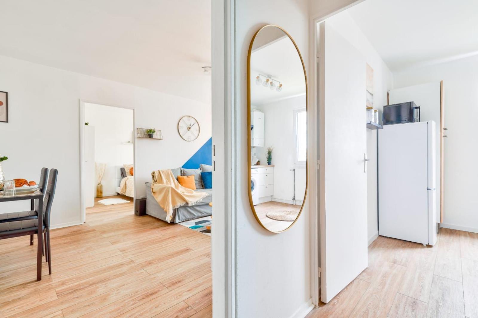 Le Cosy Yellow Appartement Lumineux A 5 Min De La Gare D'Evry Avec Parking Gratuit Courcouronnes Екстериор снимка