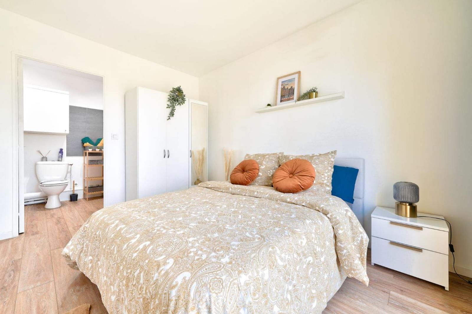 Le Cosy Yellow Appartement Lumineux A 5 Min De La Gare D'Evry Avec Parking Gratuit Courcouronnes Екстериор снимка